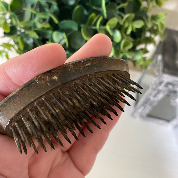 Vintage heavy Oval Cast Metal Spike Flower Frog Display 3 1/8" x 1 7/8" - Picture 4 of 6